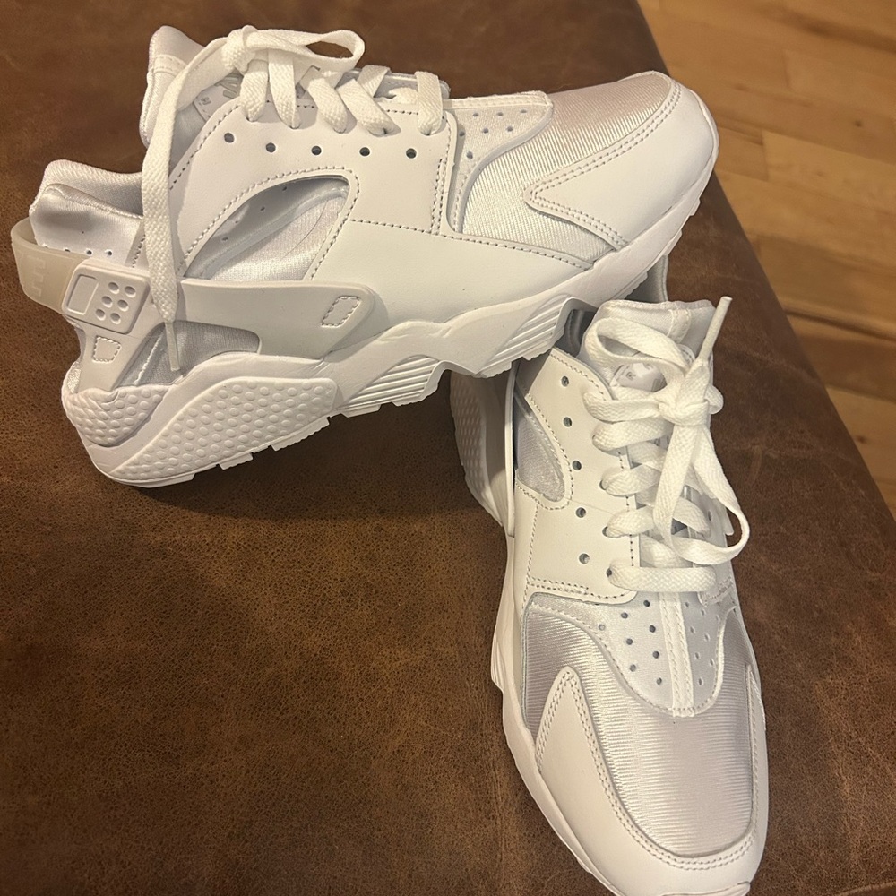 New Nike Air Huarache - White/Pure Platinum-fit8.5 (say 9.5 but I’m a 9 & small)